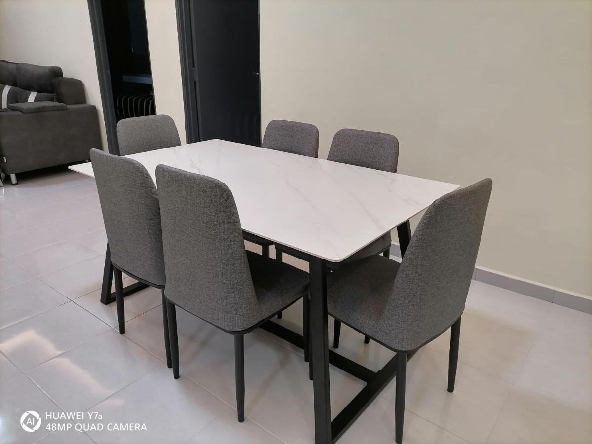 Stobericekelathomestaymuslim's Apartment *